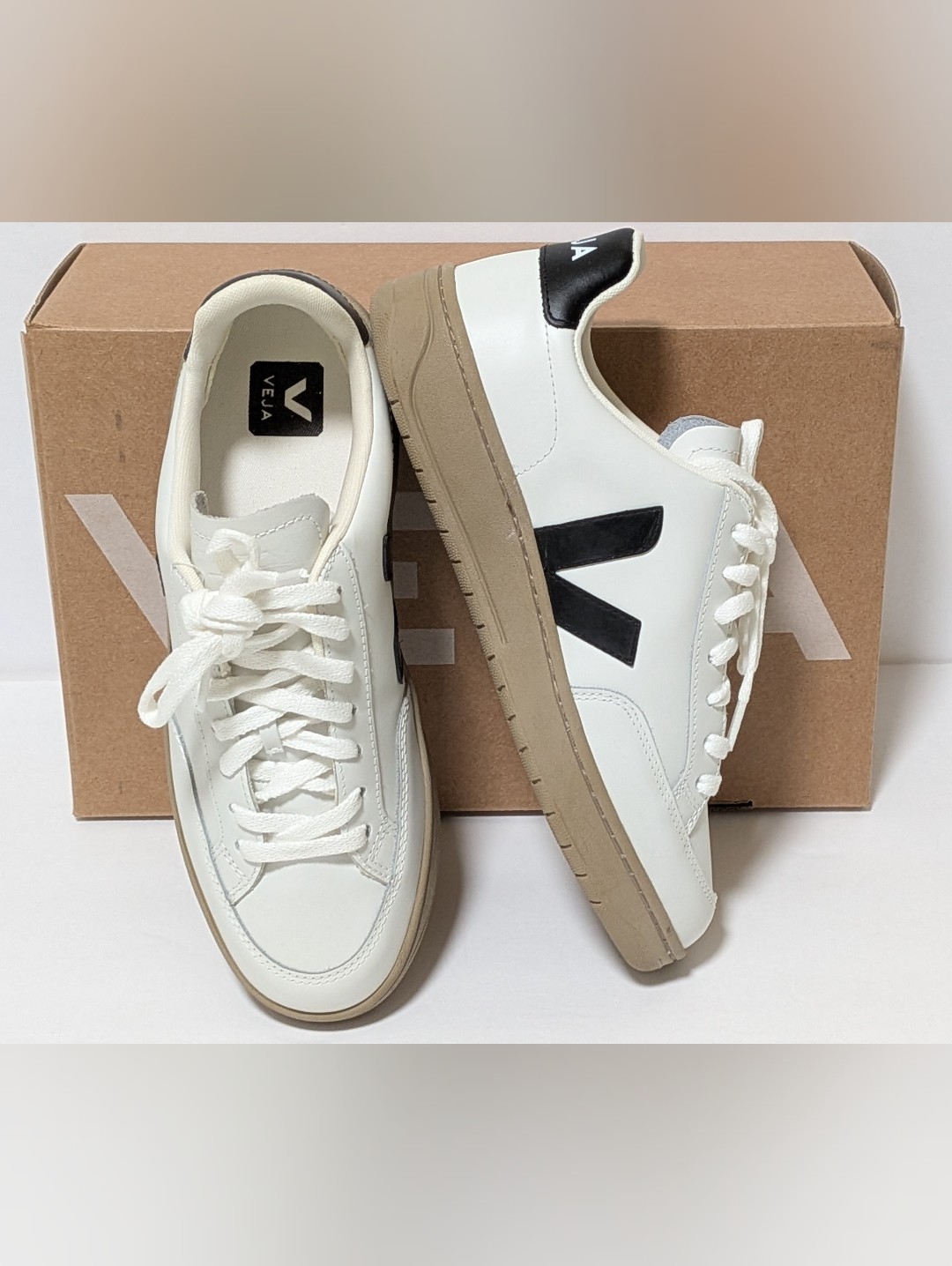 Veja, Men's V-12 White Leather Sneakers, Size Eur 40/Size 7 — image 2 of 8